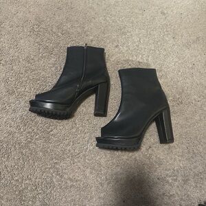 Elegant Black Ankle Boots